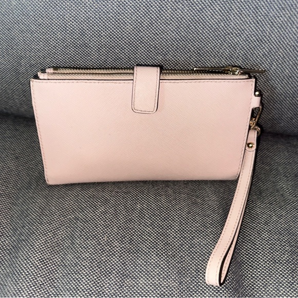 MICHAEL KORS Jet Set Large
Leather Smartphone Wristlet Wallet - Picture 3 of 7